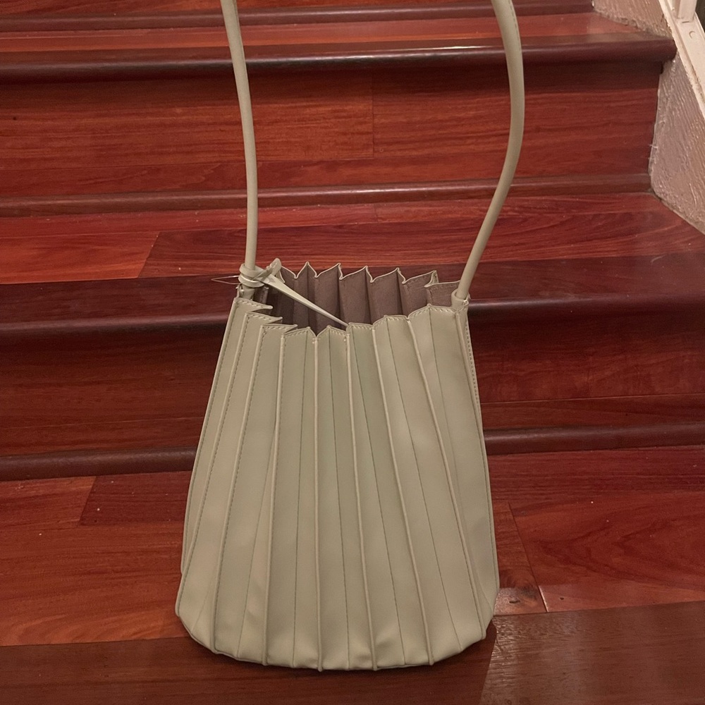 Accordion bucket bag in sage